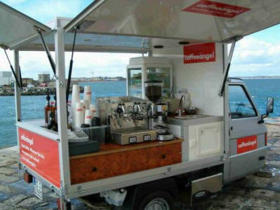 Die Piaggio Ape TM 703 in der Version Espressomobil